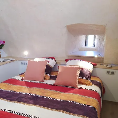 Ecogite De L'adonis * Saint-Bauzile (Lozere)