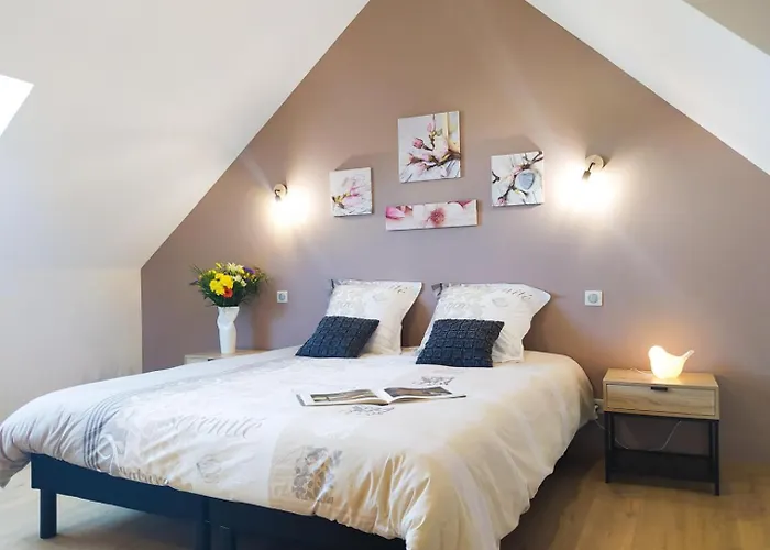 Ecogite De L'adonis Saint-Bauzile (Lozere)